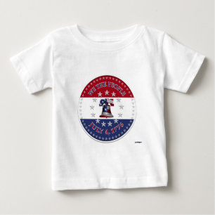 Camiseta Para Bebê Nós O Povo 4 de Julho de 1776 Sino com 13 e 50 Est
