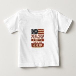 Camiseta Para Bebê Nós, o Povo Relermos Citação da Bandeira