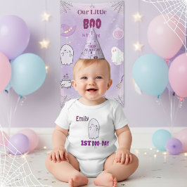 Camiseta Para Bebê Nosso Pequeno Boo Aniversário de 1 ano no Hallowee