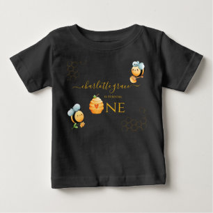 Camiseta Para Bebê Nosso Pequeno Mel está Fazendo Um Aniversário de A