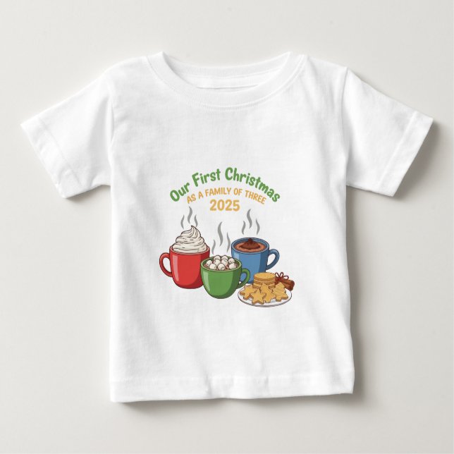 Camiseta Para Bebê "Nosso Primeiro Natal Como Família De Três Anos 20 (Frente)
