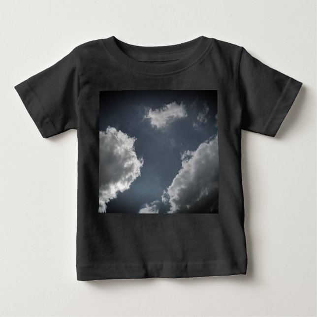 Camiseta Para Bebê Nuvens de cinza (Frente)