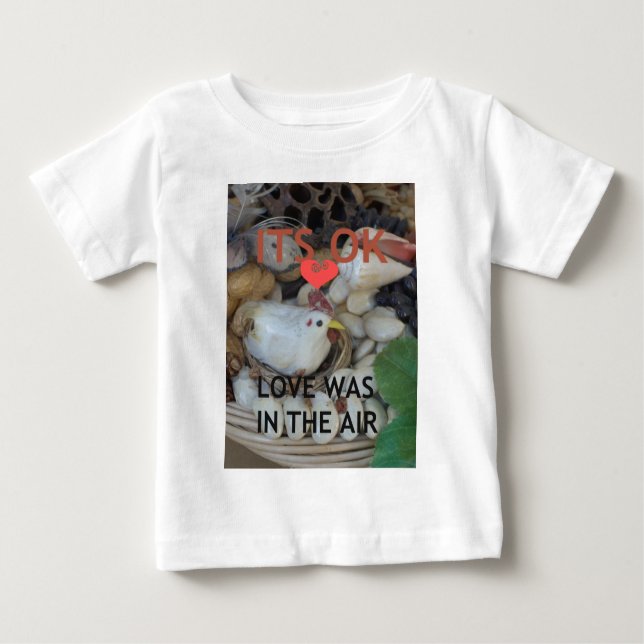 Camiseta Para Bebê O amor estava no ar (Frente)