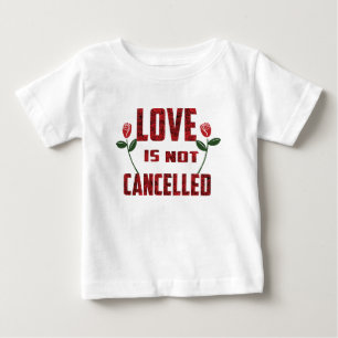 Camiseta Para Bebê O amor não é cancelado