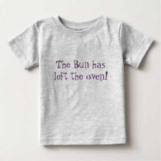Camiseta Para Bebê O bolo saiu do forno!