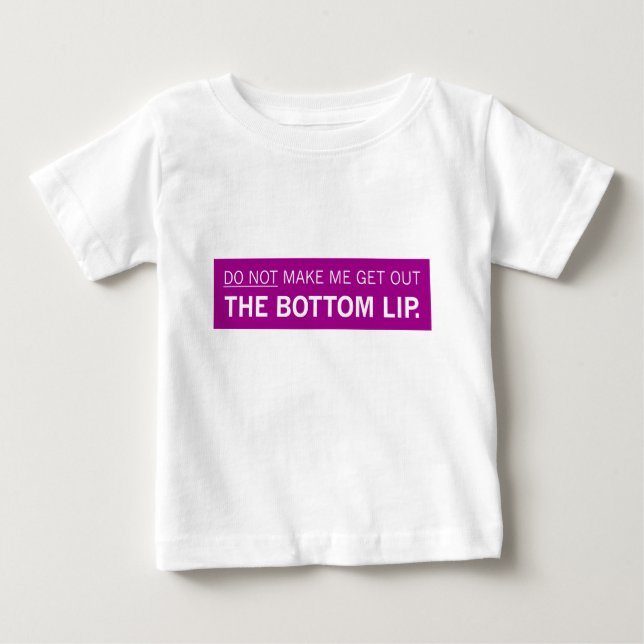Camiseta Para Bebê O bordo inferior (roxo) (Frente)
