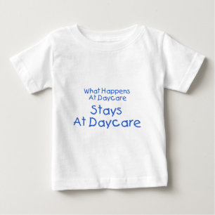 Camiseta Para Bebê O Que Acontece Na creche Fica Na creche 2