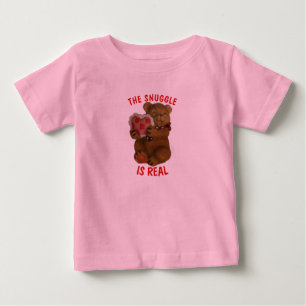 Camiseta Para Bebê O Snuggle é urso e coração reais