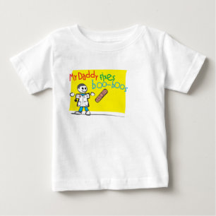 Camiseta Para Bebê O t-shirt infantil meu pai fixa metidas de pata