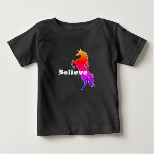 Camiseta Para Bebê O unicórnio acredita o design - t-shirt fino do