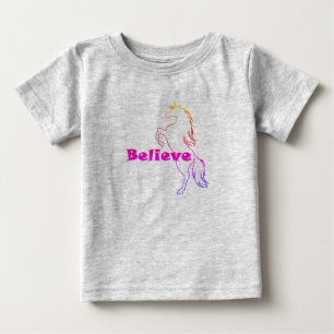 Camiseta Para Bebê O unicórnio acredita o design - t-shirt fino do