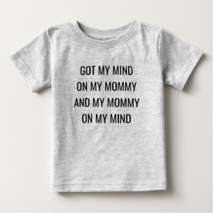 Camiseta Para Bebê Obteve minha mente em minhas mamães e em minhas