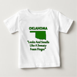 Camiseta Para Bebê Oklahoma - Parece e Cheira como um Dedo de Espuma