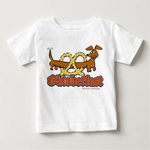 Camiseta Para Bebê Oktoberfest Dachshund e Pretzel