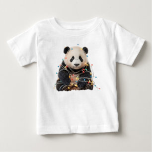 Camiseta Para Bebê Panda Fofa Enroscado em Luzes de Natal