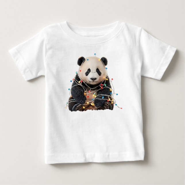Camiseta Para Bebê Panda Fofa Enroscado em Luzes de Natal (Frente)