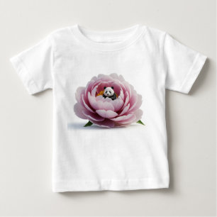 Camiseta Para Bebê Panda Miniatura Descansando em Peônia Cheia de Orv
