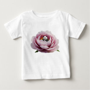 Camiseta Para Bebê Panda Miniatura Descansando em Peônia Rosada