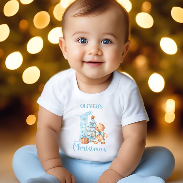 Camiseta Para Bebê Pão-Pão Azul Nome do bege Primeiro Natal (Gingerbread Man Blue Beige Name First Christmas Baby T-Shirt)