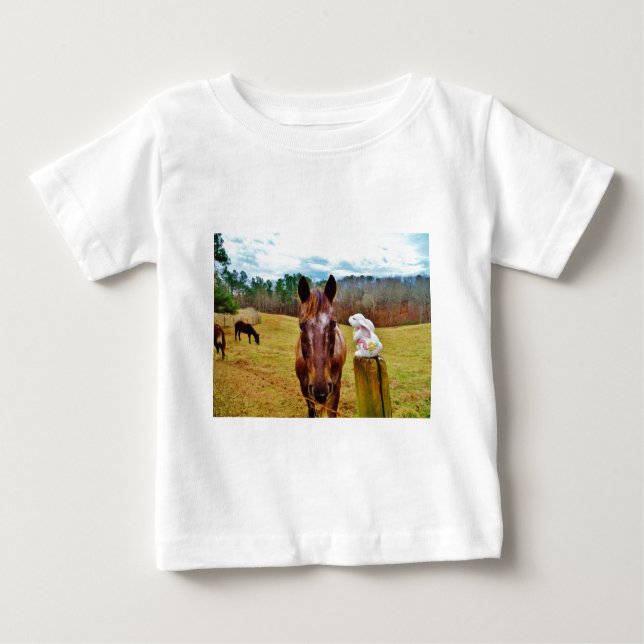Camiseta Para Bebê Páscoa Bunny e Cavalo Marrom (Frente)
