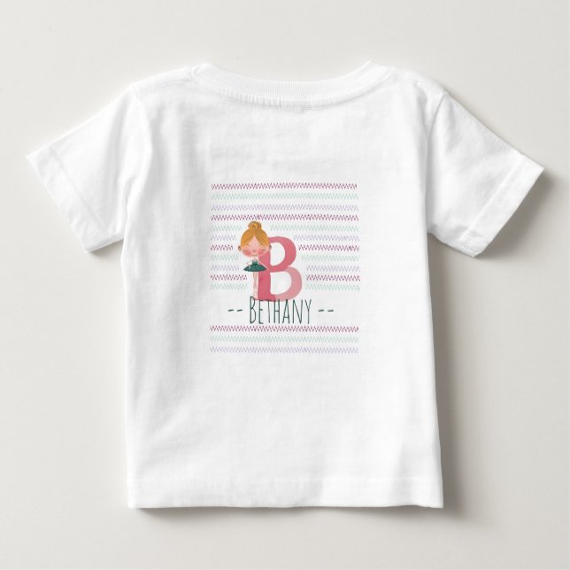 Camiseta Para Bebê Pastel Pink “B” Monogram Ballerina (Verso)