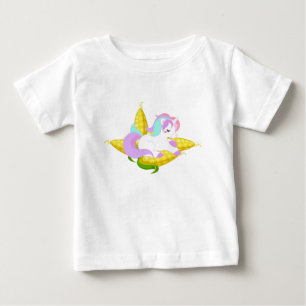 Camiseta Para Bebê pastel Unicorn no berço