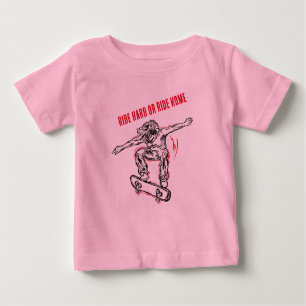 Camiseta Para Bebê Pateador Voador Fazendo Médio-Ar-Skateboard