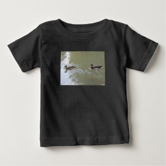 Camiseta Para Bebê Patos Nadando