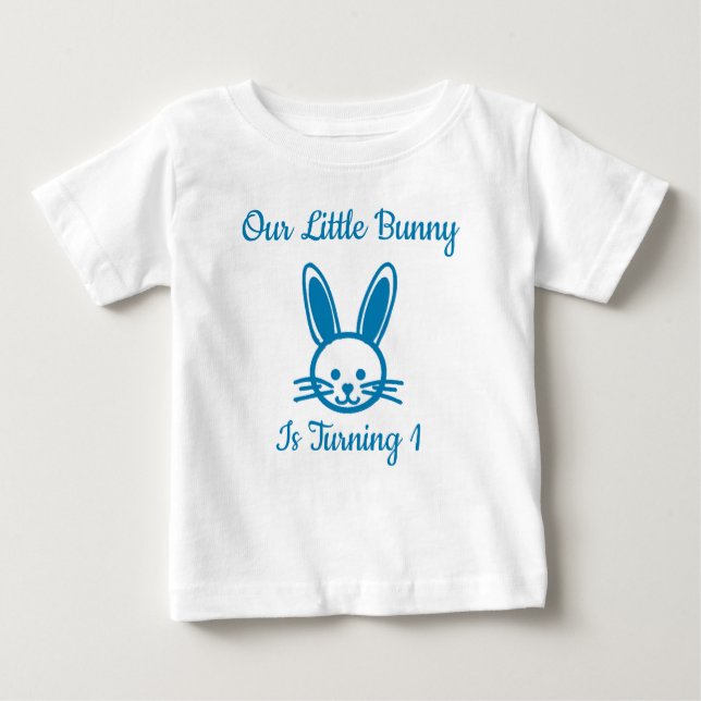 Camiseta Para Bebê Pequeno primeiro aniversario Bunny (Frente)