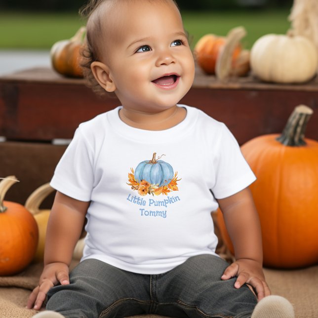 Camiseta Para Bebê Pequeno Pumpkin Fall Baby Boy (Little Pumpkin Fall Baby Boy Name Baby T-Shirt)