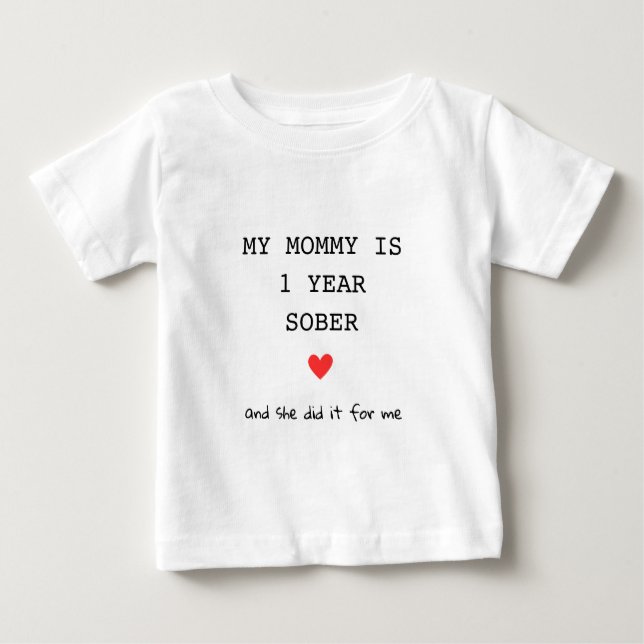 Camiseta Para Bebê Personalizar minha Mamãe é 1 ano mais sórdido para (Frente)