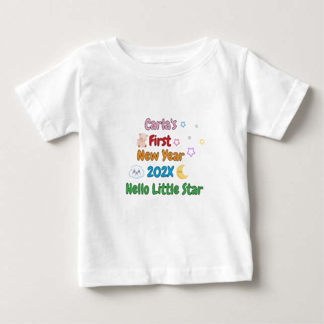 Camiseta Para Bebê Personalized Baby’s First New Year – Cute Design (Frente)