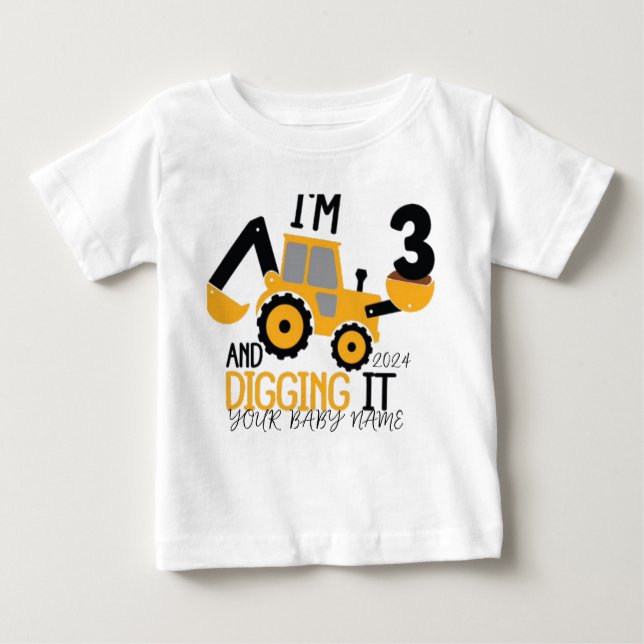 Camiseta Para Bebê Personalized Three 3rd Birthday Construction (Frente)