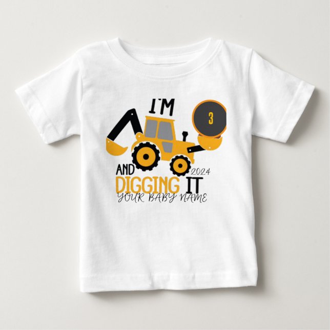 Camiseta Para Bebê Personalized Three 3rd Birthday Construction (Frente)