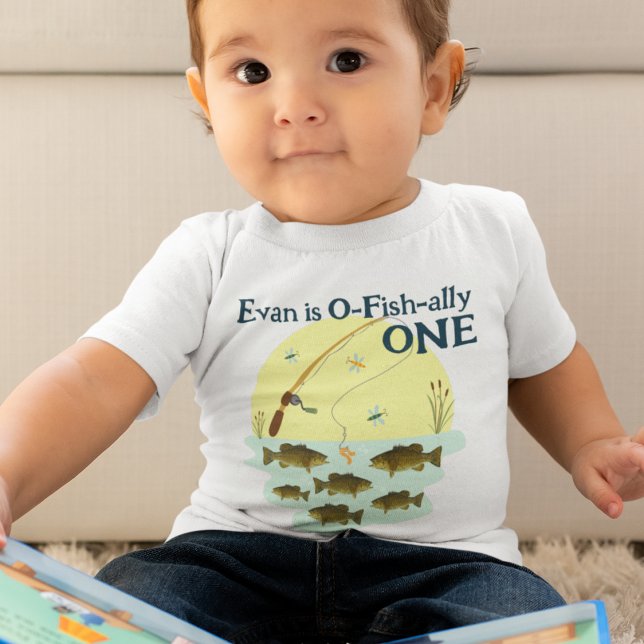 Camiseta Para Bebê Pescar o Bass de Pequeno Aniversário do Primeiro A (Criador carregado)