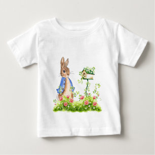 Camiseta Para Bebê Peter o Coelho em seu Jardim