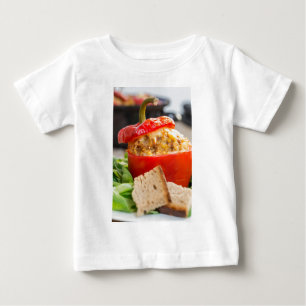 Camiseta Para Bebê Pimentões recheados assados com molho de carne e q