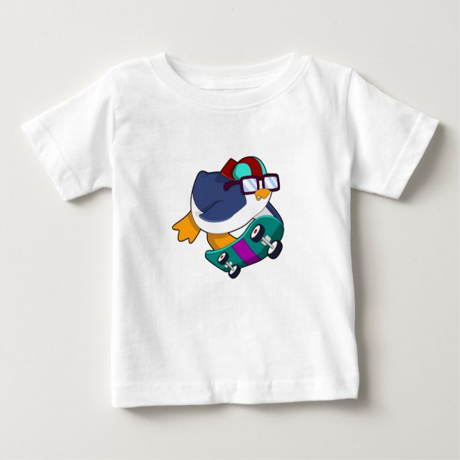 Camiseta Para Bebê Pinguim como Patinador com skate (Frente)