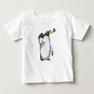 Camiseta Para Bebê Pinguim no Hockey com palito de hóquei
