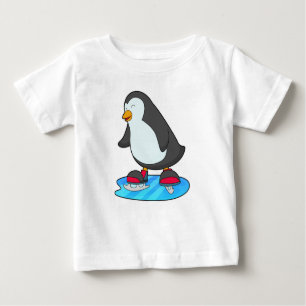 Camiseta Para Bebê Pinguim no patinagem de gelo com skates de gelo