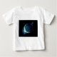 Camiseta Para Bebê planeta verde no universo com aura e estrelas (Frente)