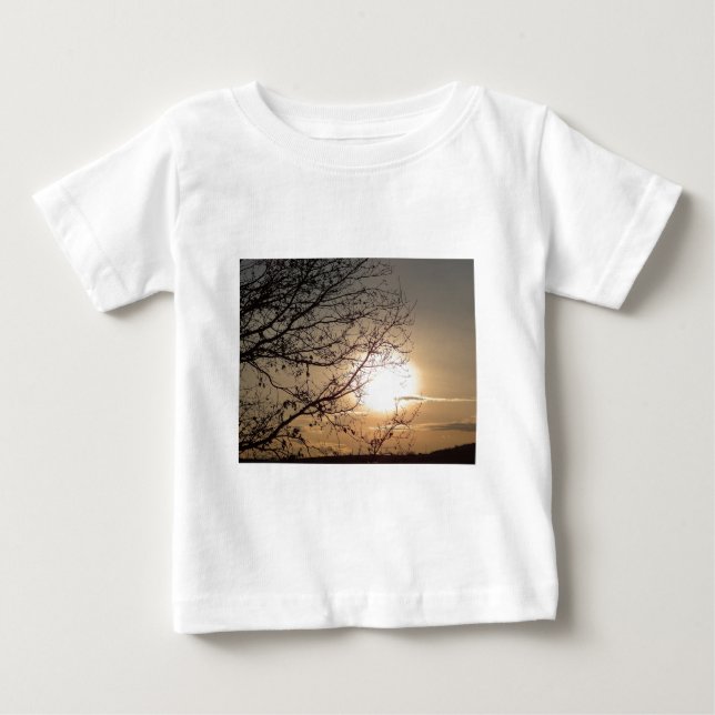 Camiseta Para Bebê Pôr do sol lindo com galhos (Frente)