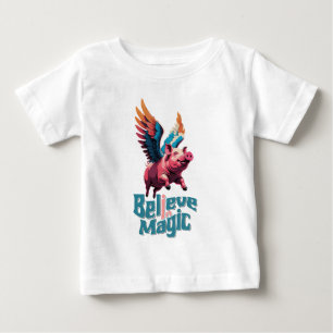 Camiseta Para Bebê Porco bonito com asas coloridas Acredita em Mági