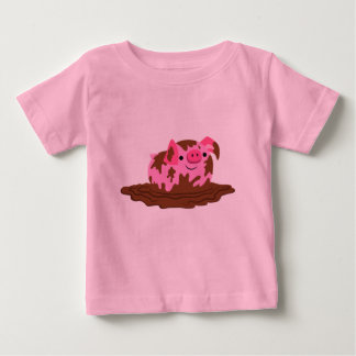 Camiseta Para Bebê Porco de desenho bonito na lama