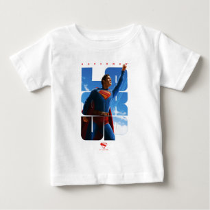 Camiseta Para Bebê Pose de Superman Olhando para Cima