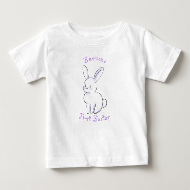 Camiseta Para Bebê Primeira Páscoa do bebê com coelho sentado roxo fo (Frente)
