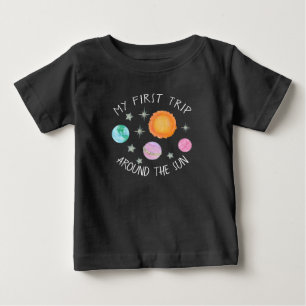 Camiseta Para Bebê Primeira viagem cor-de-rosa ao redor do primeiro a