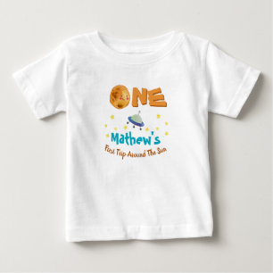 Camiseta Para Bebê Primeira viagem em torno do primeiro aniversario d