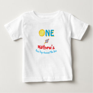 Camiseta Para Bebê Primeira viagem em torno do primeiro aniversario d