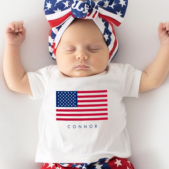 Camiseta Para Bebê Primeiro 4 De Julho Estrelas E Bandeiras Americana (First 4th Of July Stars And Stripes American Flag Baby T-Shirt)